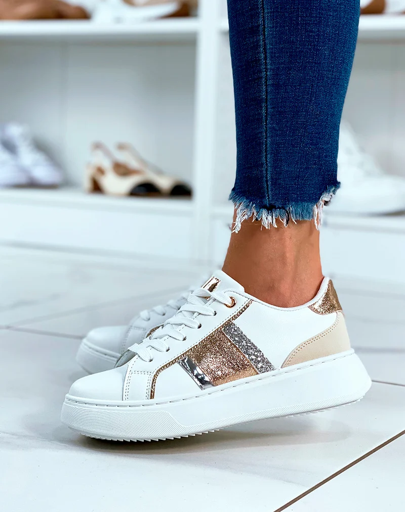 Baskets blanches à lacet et aux détails élégants
