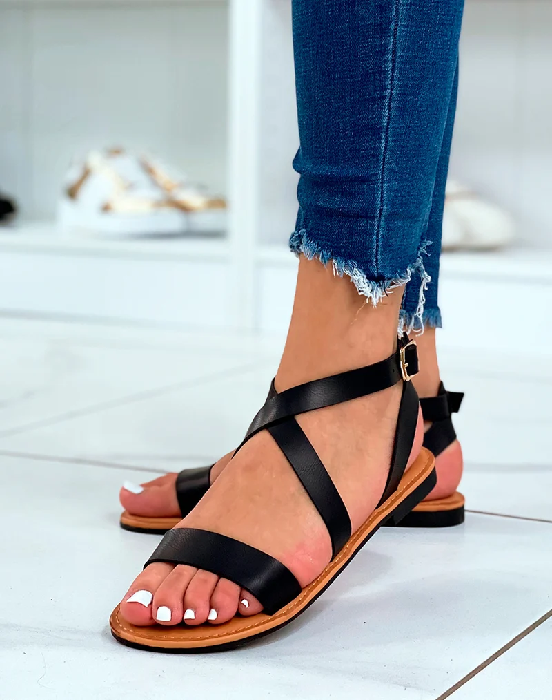 Nu-pieds noirs à multiples brides