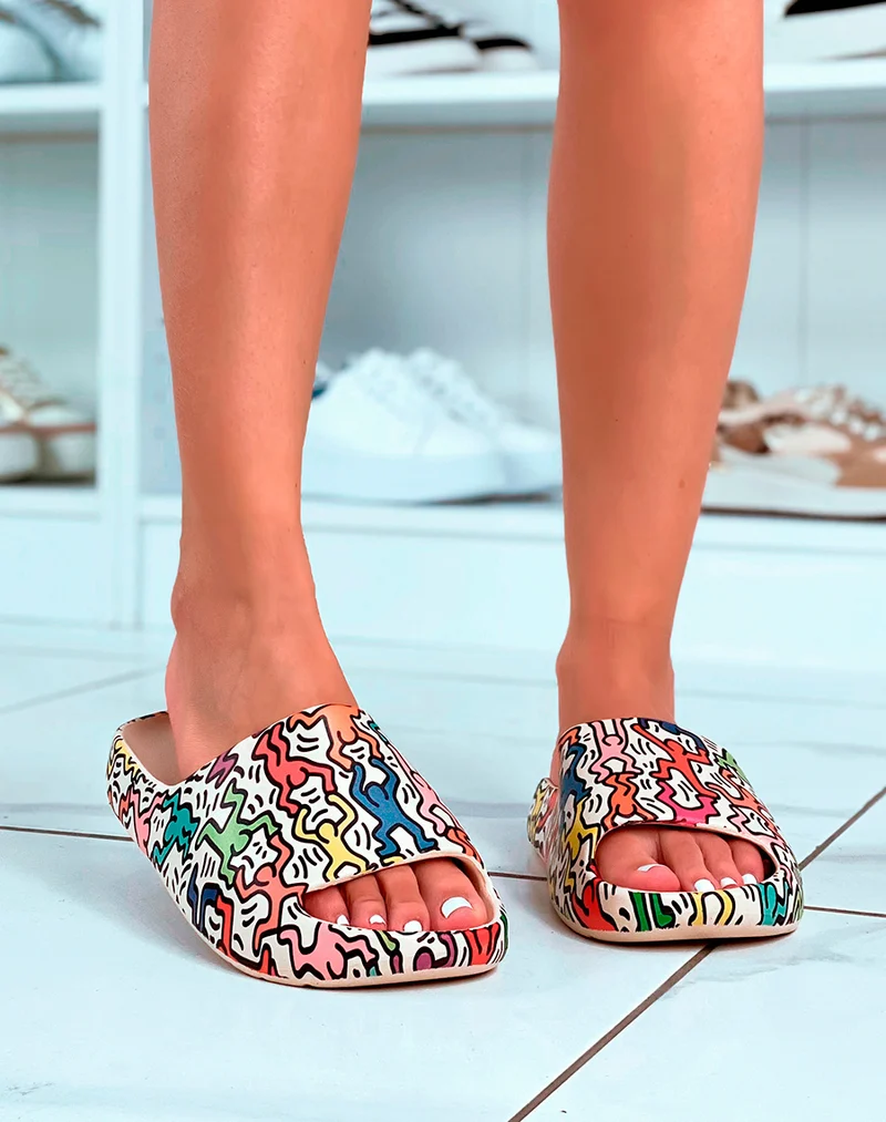 Mules beige à motifs multicolores
