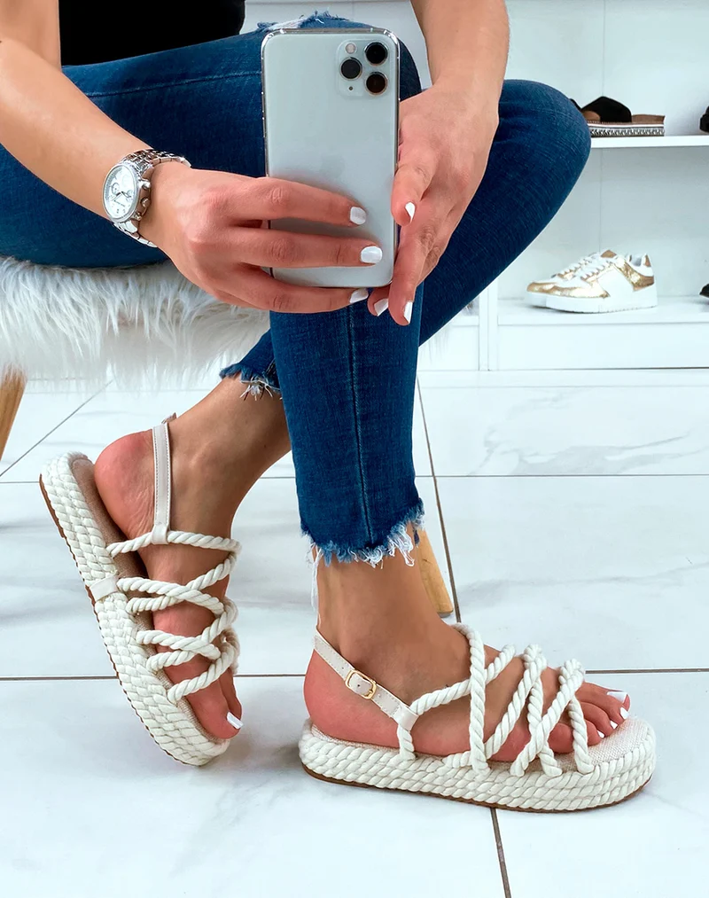 Sandales beige en corde entrecroisées