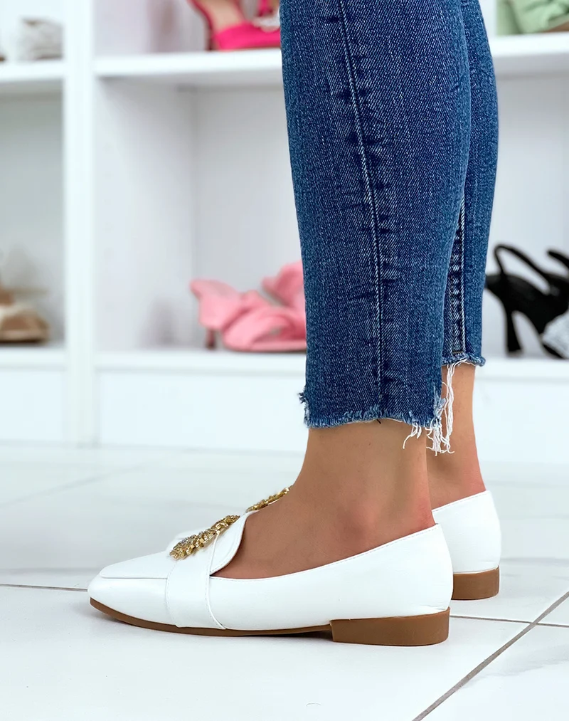 Mocassins blancs avec détail doré