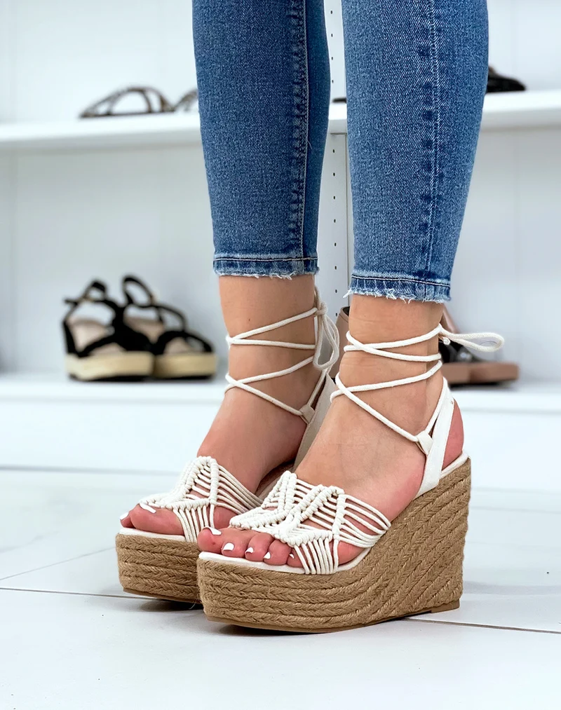 compensées beiges style bohème avec lacets