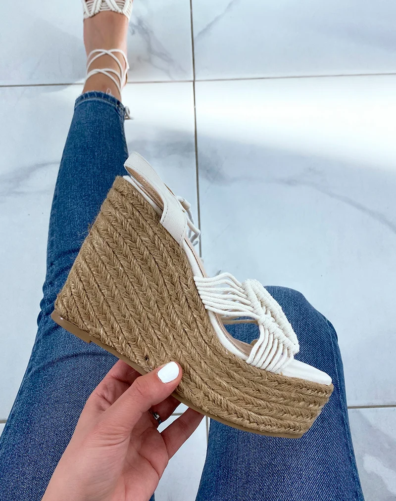 compensées beiges style bohème avec lacets