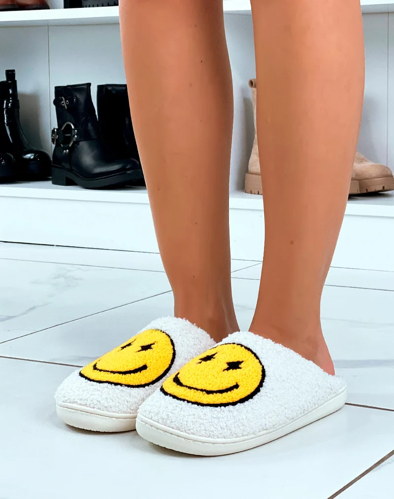 Chaussons Smiley : Joie & Confort en jaune
