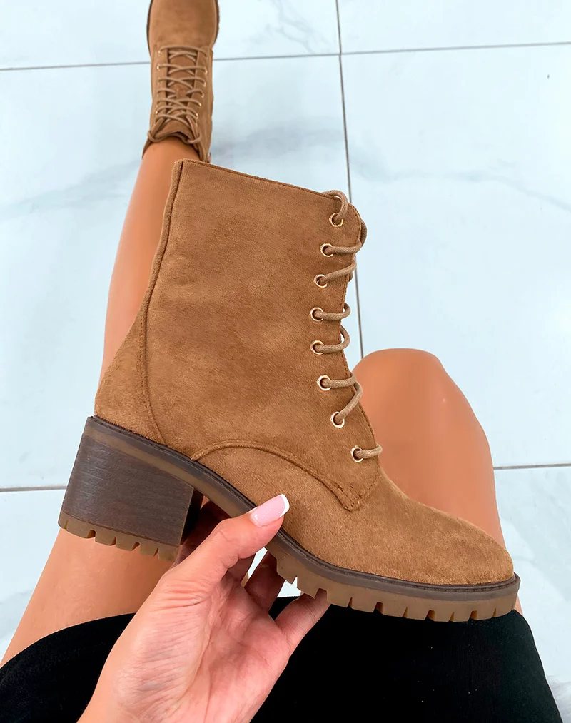 Bottines camel à lacets en suédine et petit talon pour femmes