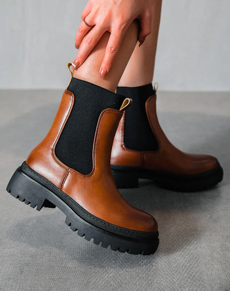 Bottines camel foncé style chelsea à élastique montant