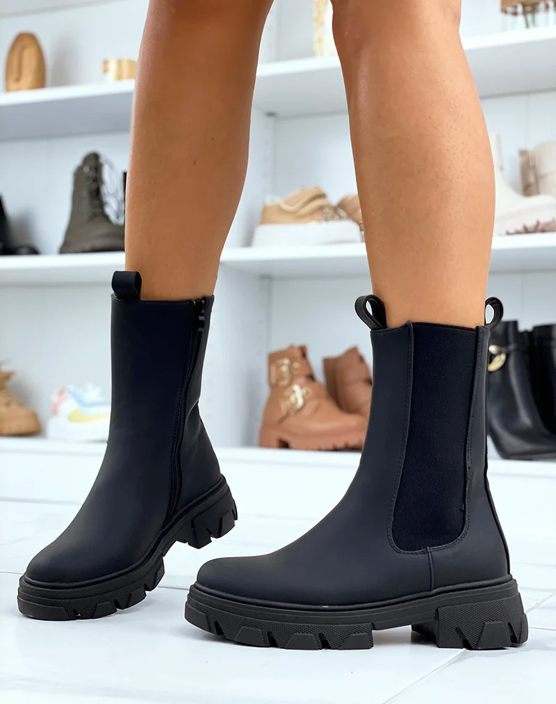 Bottines noires montantes style chelsea à semelle crantée