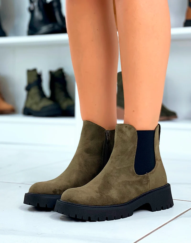 Éclectique et Branchée : Bottines Vertes Basses en Suédine Style Chelsea