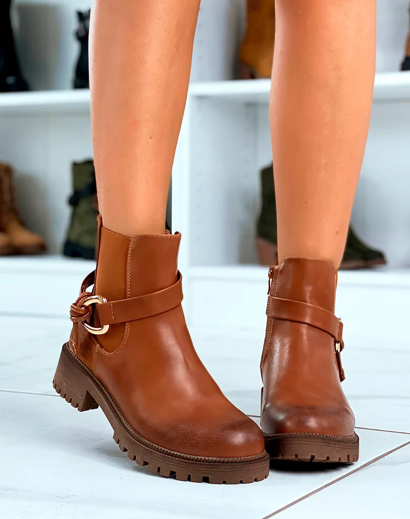 Élégance Naturelle : Bottines Chelsea Camel avec Sangle Nouée