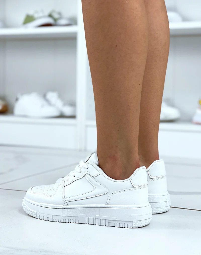 Baskets blanches avec surpiqures