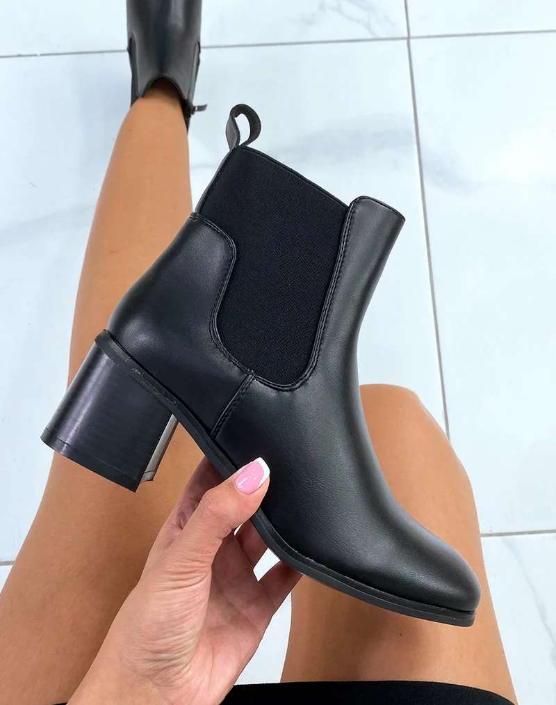 Bottines noires à élastique et à talon
