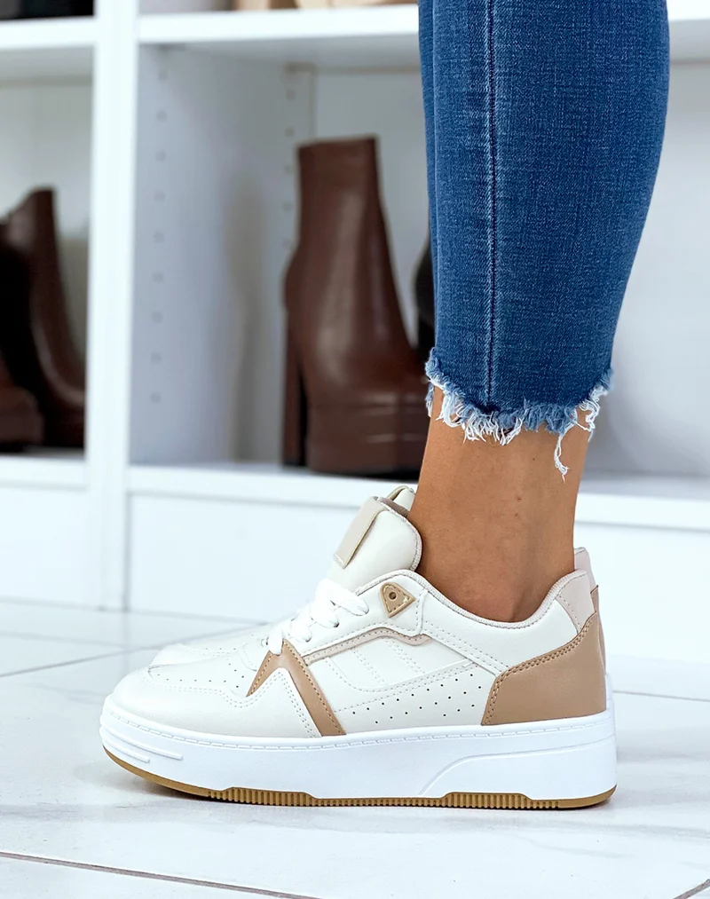 Baskets beiges et camel à plateforme