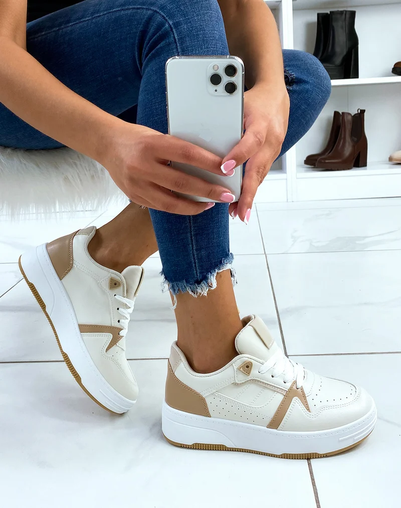 Baskets beiges et camel à plateforme