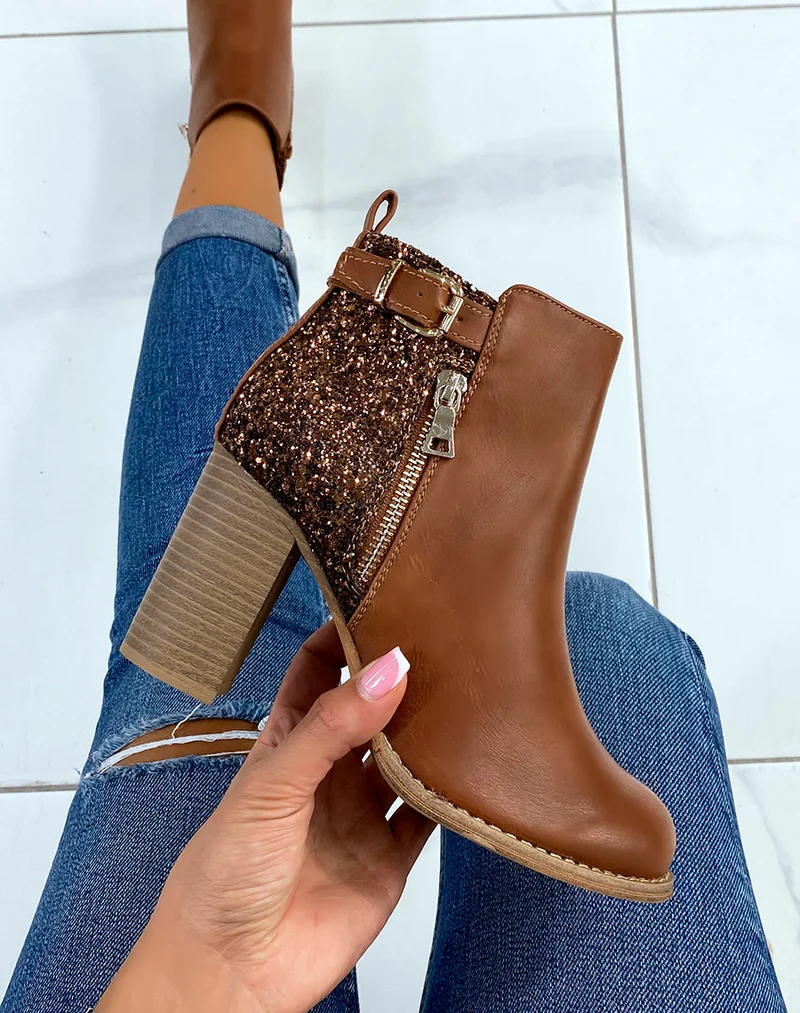 Bottines camel à talons pailletées avec sangle