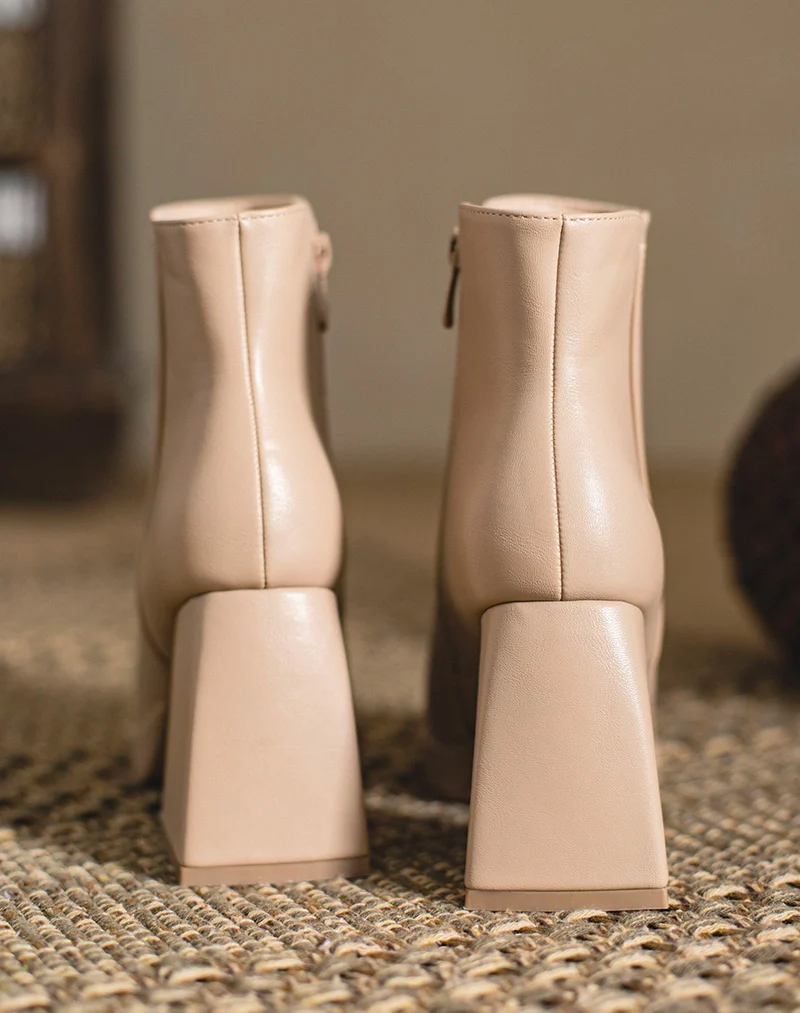 Bottines basses beiges à talon épais carré