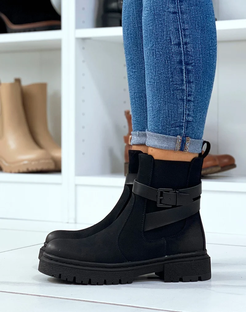 Bottines noir mat à détails en forme de boucles