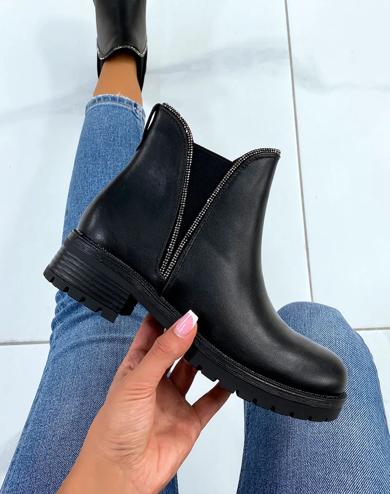 Bottines noires coupe pétale à liseré à strass