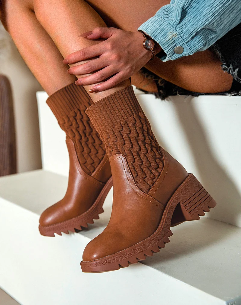 Bottines camel effet chaussette à talon épais à semelle crantée