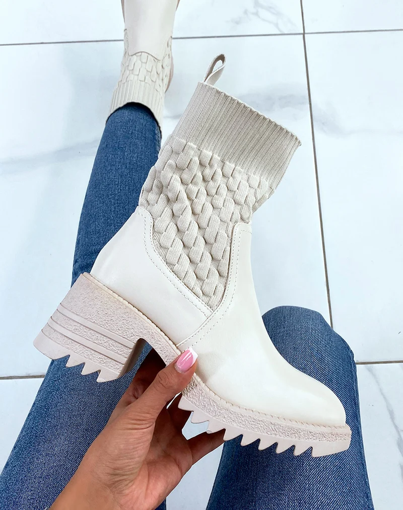 Bottines beiges effet chaussette à talon épais à semelle crantée