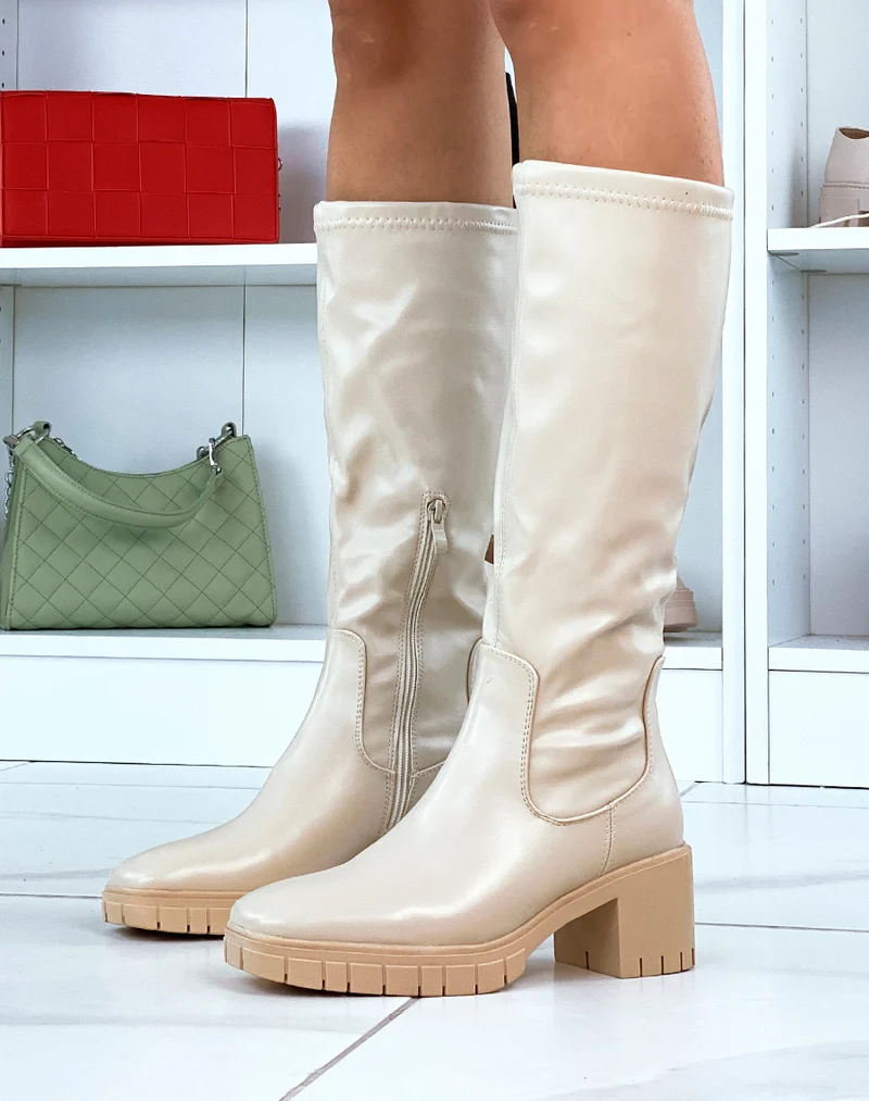 Bottes beiges à talon et tige souple à bout carré