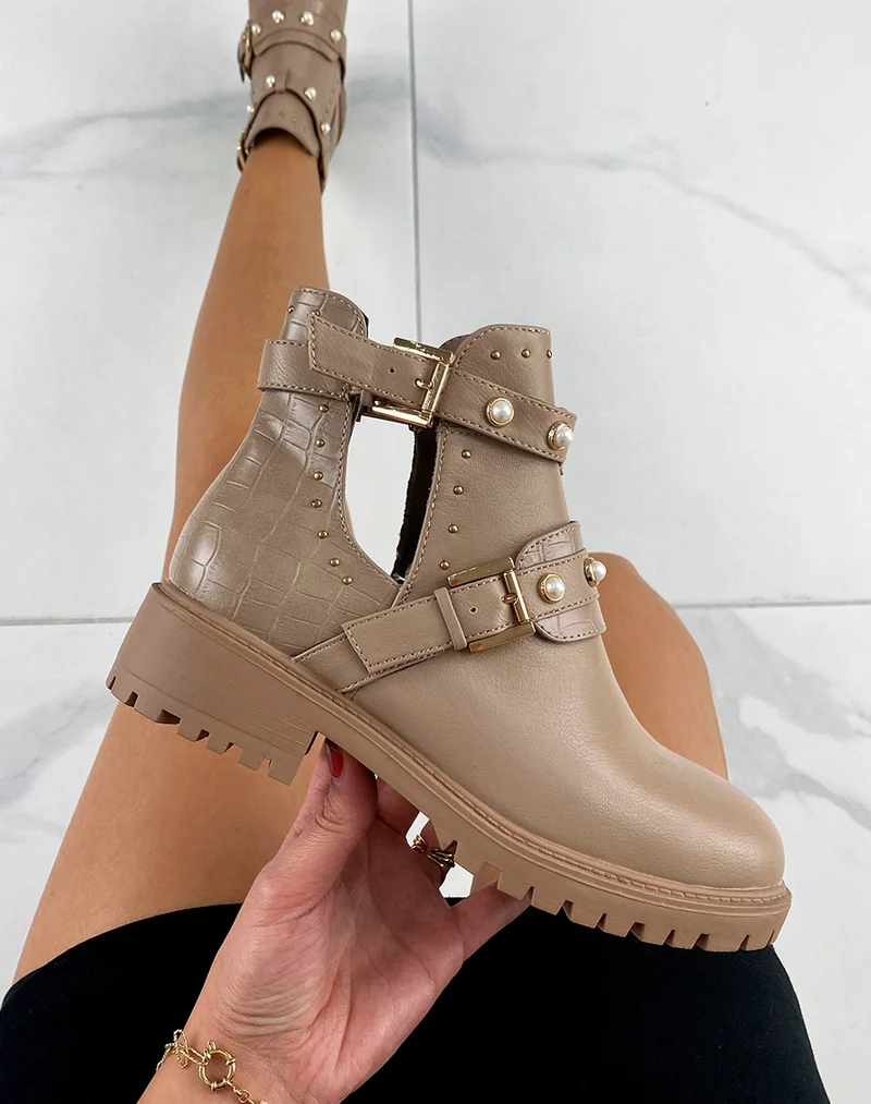 Bottines taupe à lanières perlées