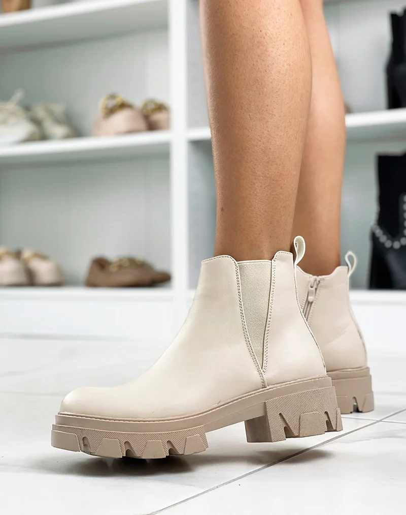 Bottines basses beige à semelles épaisses crantées