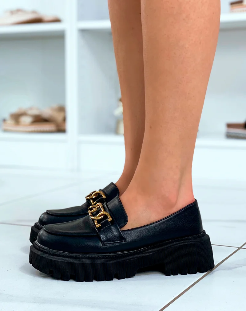 Mocassins noirs à semelle épaisse à boucle dorée