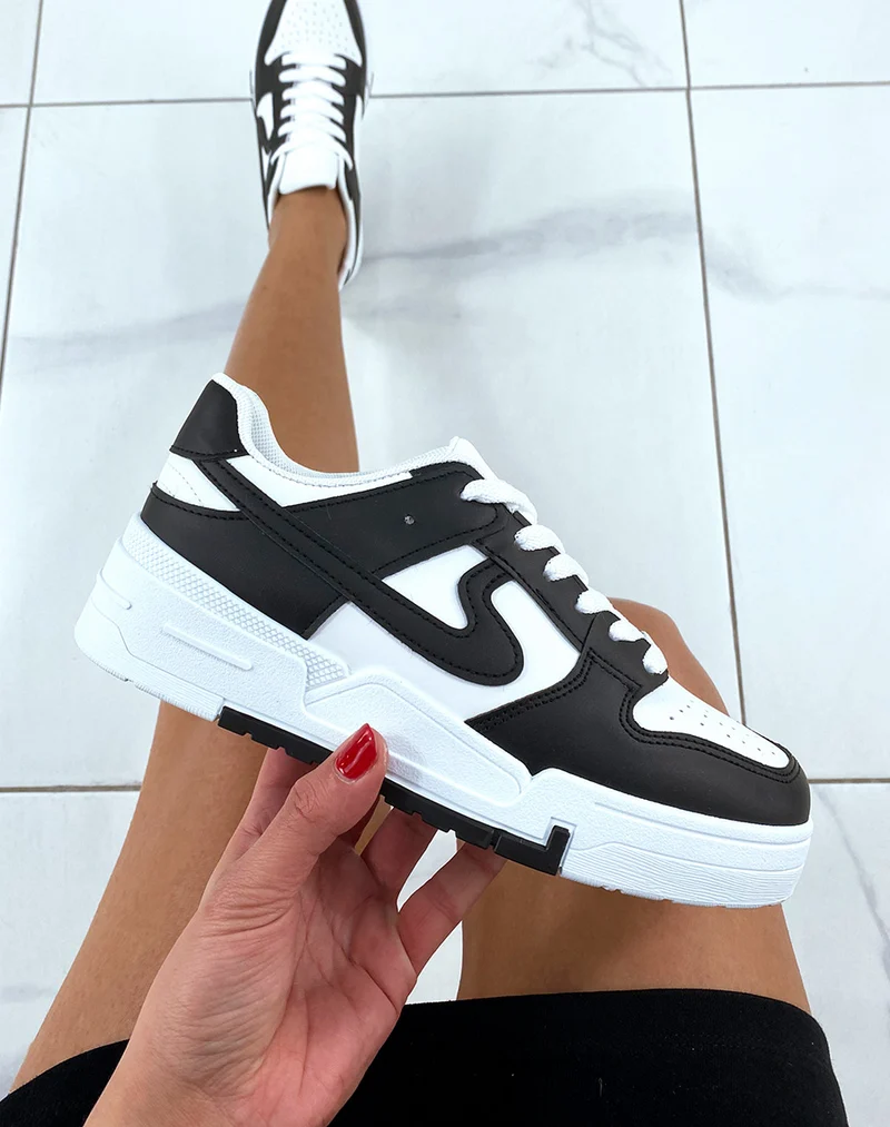 Baskets blanches et noirs