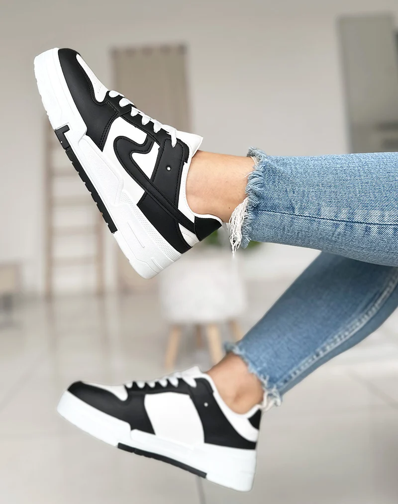 Baskets blanches et noirs