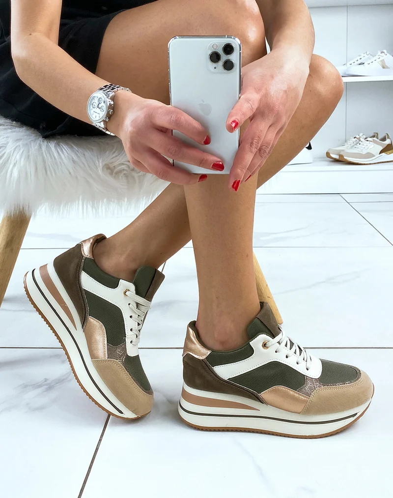Baskets kaki aux empiècements beiges et dorés