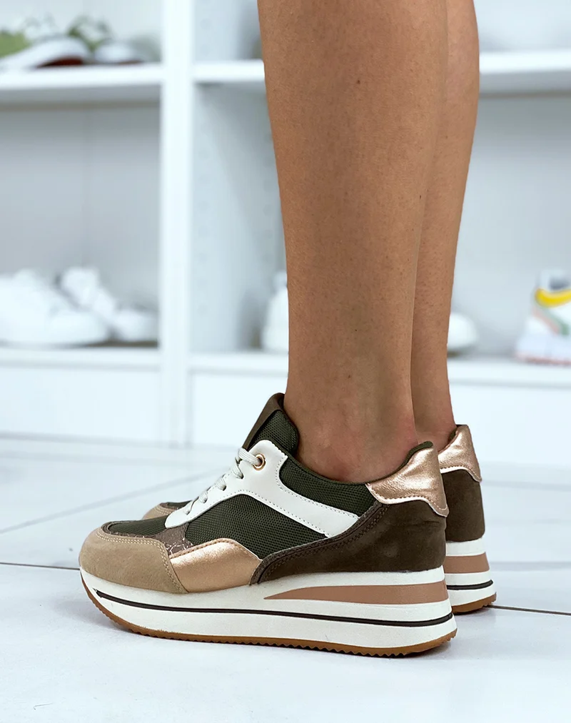 Baskets kaki aux empiècements beiges et dorés