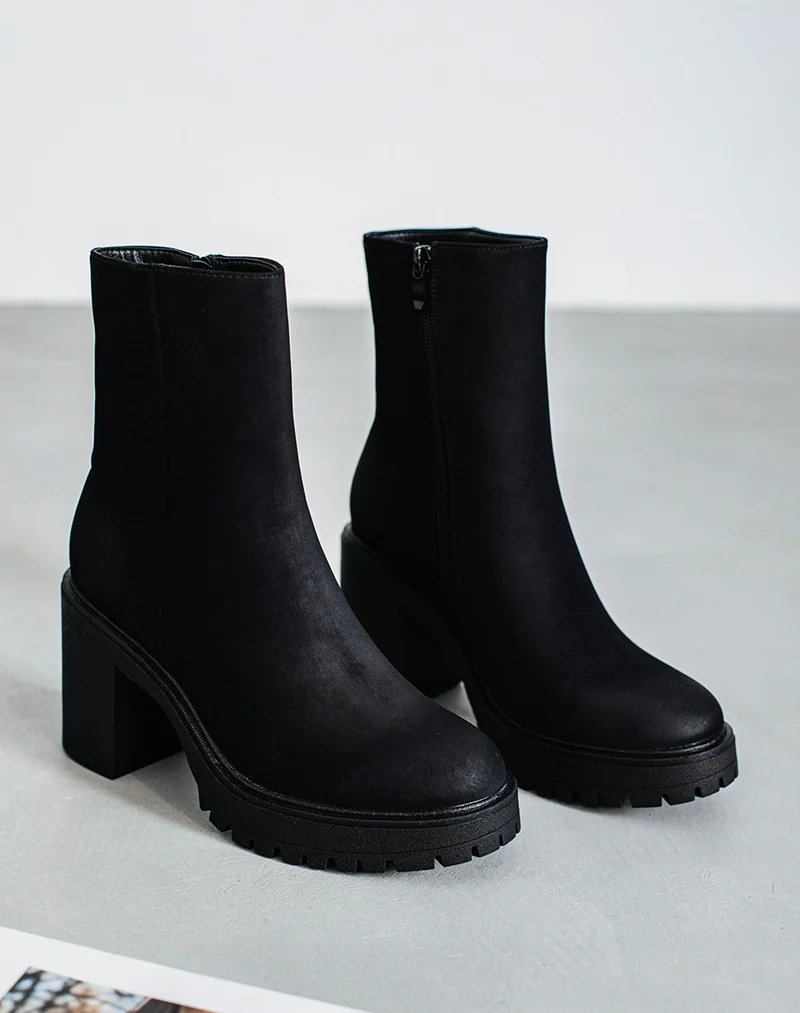 Bottines noires à talon effet daim