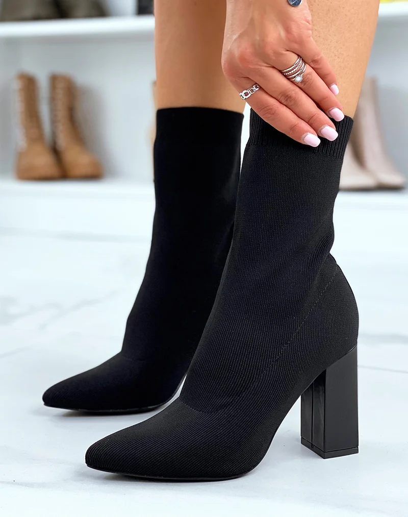 Bottines noires effet chaussette à talon haut et bout pointu