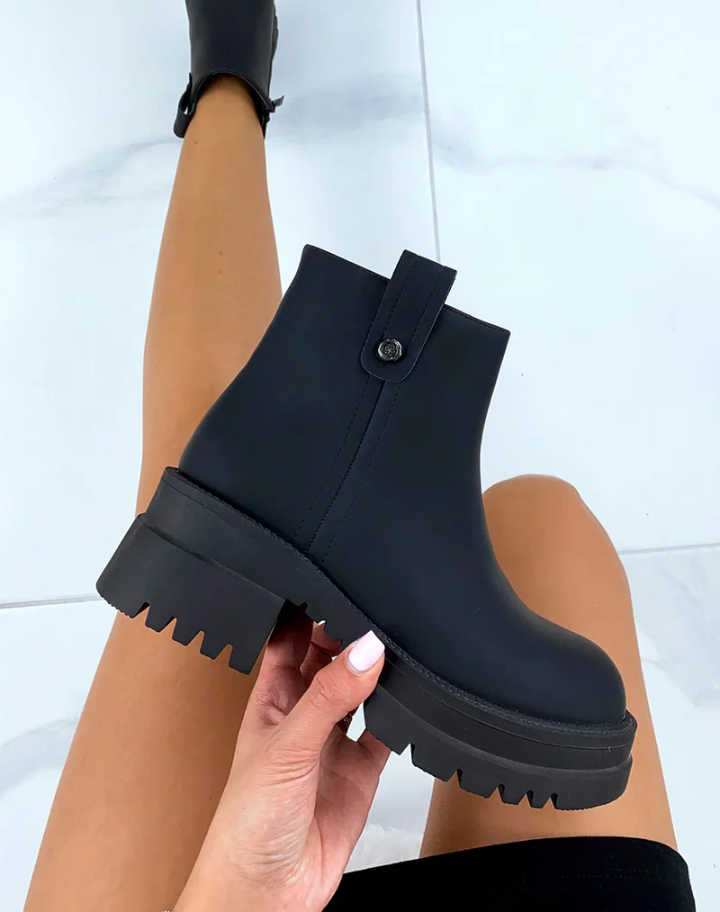 Bottines basses et lisses noires à talon épais