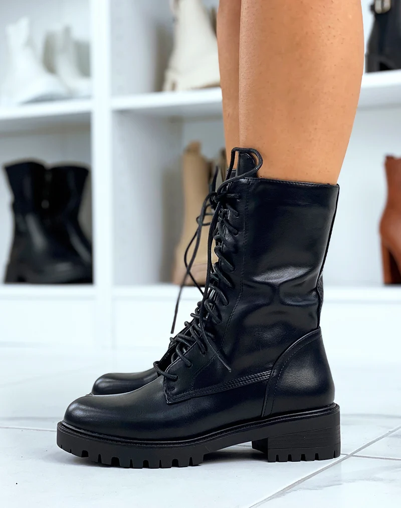Bottines à talons noires à lacets