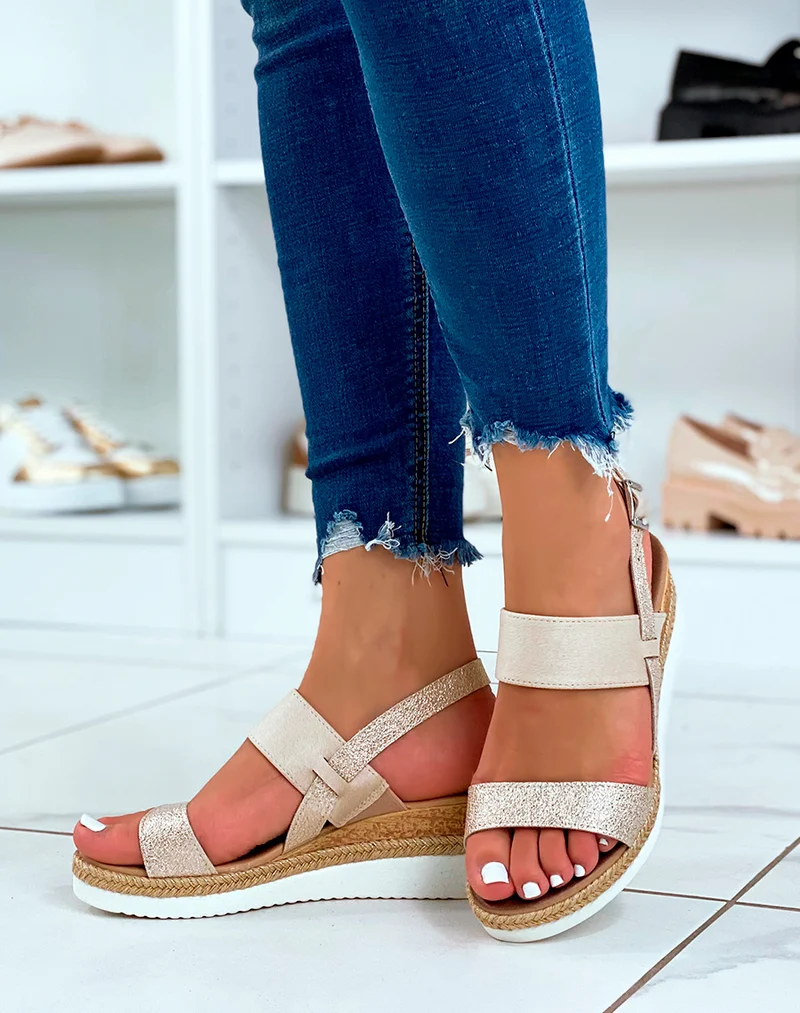 Sandales beige à double brides et mini talon compensé