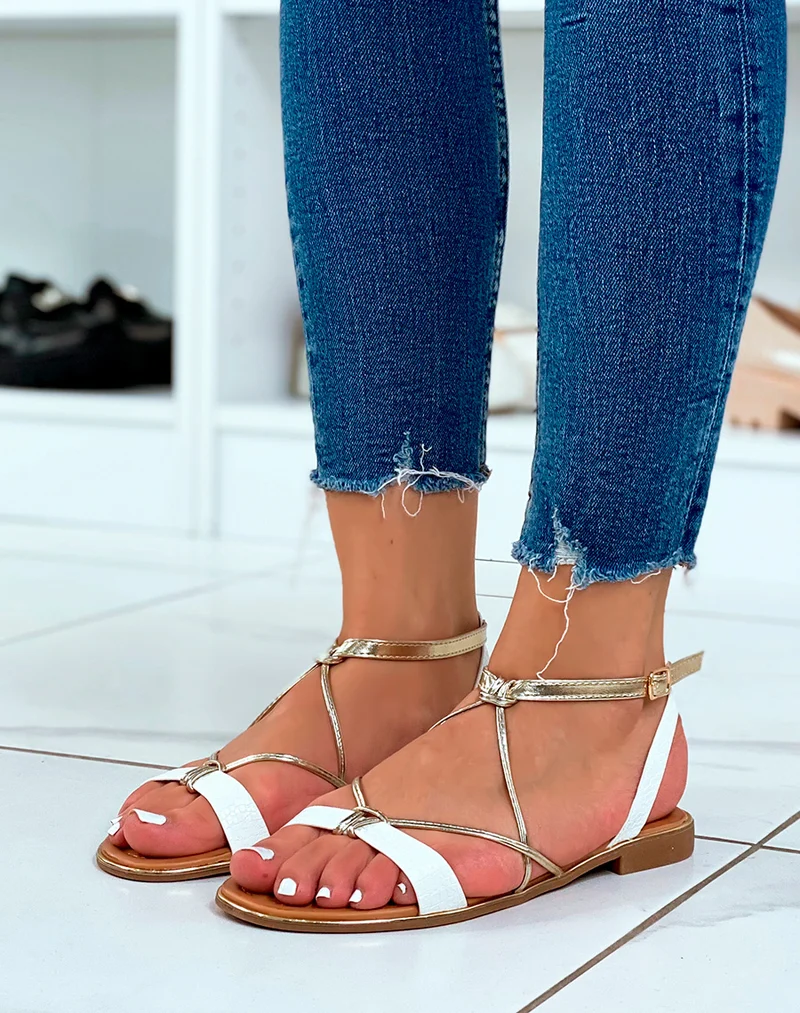 Nu-pieds blancs et dorés