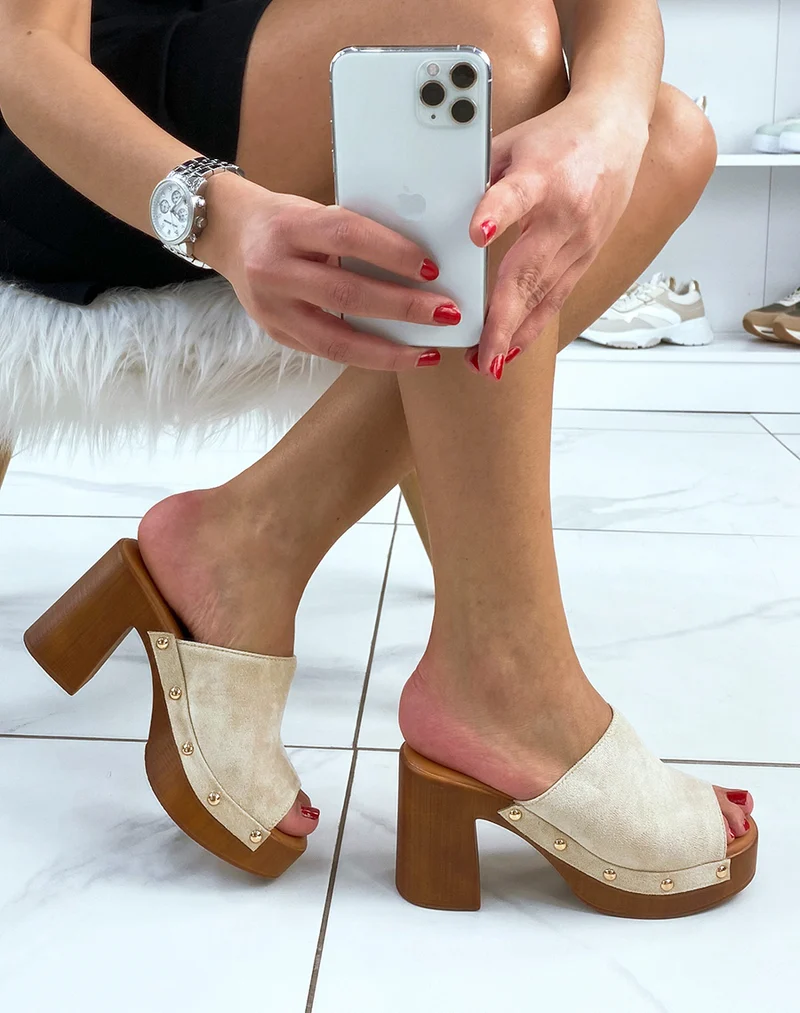 Mules sabots beiges à talons carré en suédine