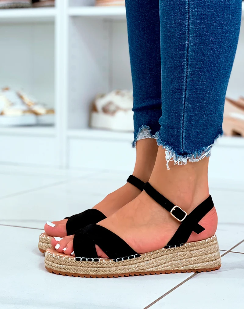 Sandales à plateforme et brides entrecroisées en suédine noire
