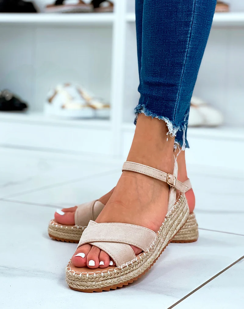 Sandales à plateforme et brides entrecroisées en suédine beige