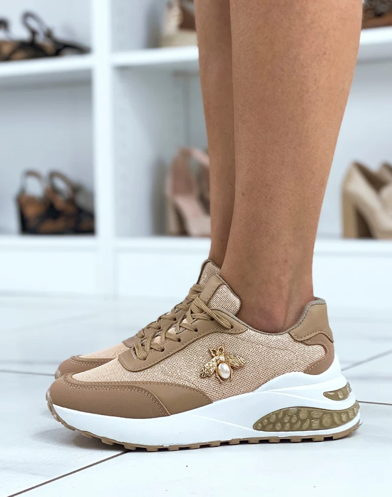 Baskets taupe pailleté à détail en forme d’abeille
