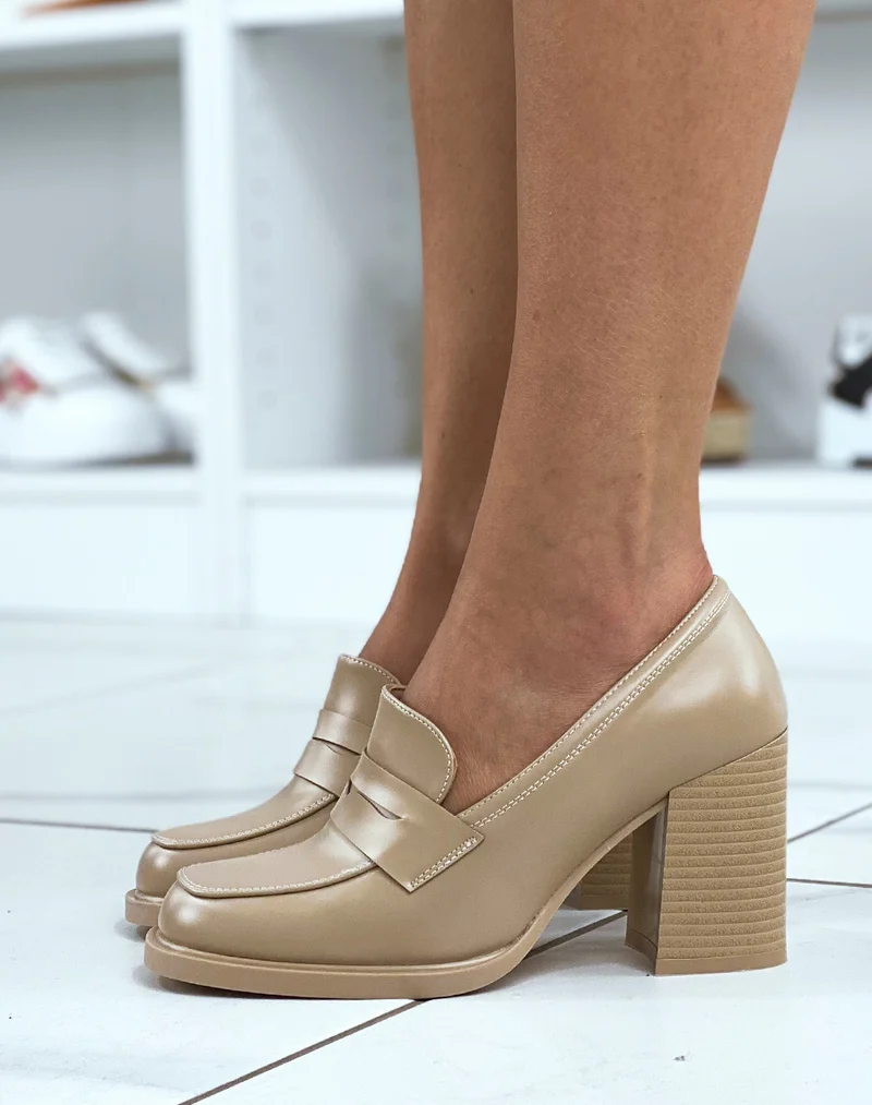 Mocassins beiges à talon épais