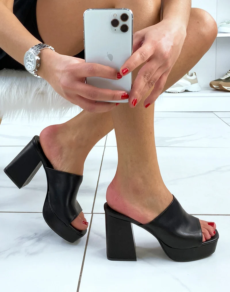 Mules noires à gros talon et grosse plateforme