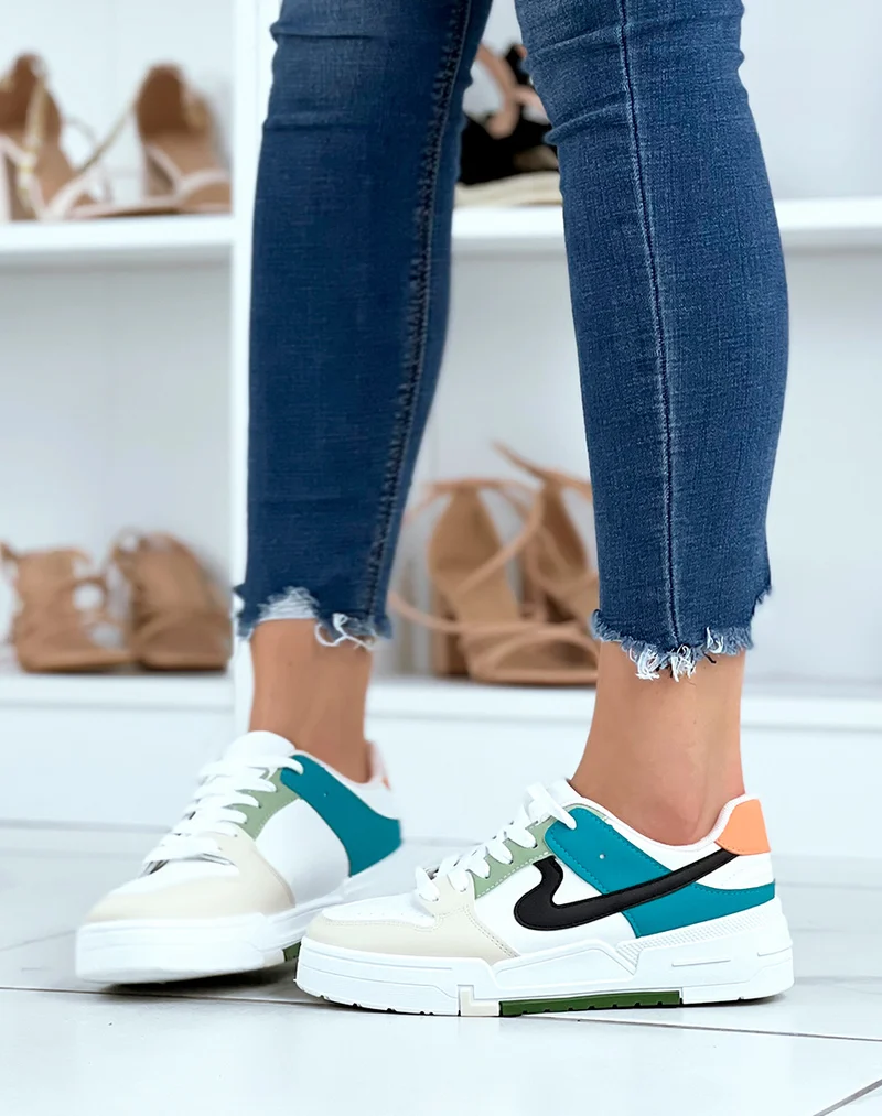 Baskets multicolores blanches beiges et bleus
