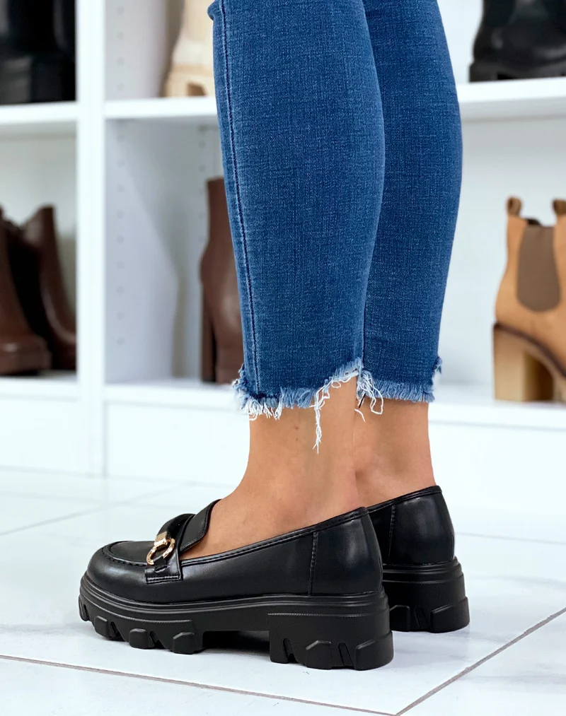 Mocassins noirs mates à détails dorés