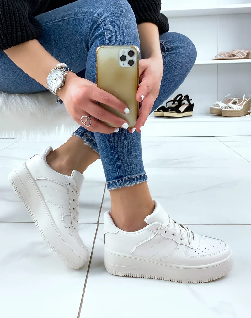 Baskets beiges à grosse plateforme