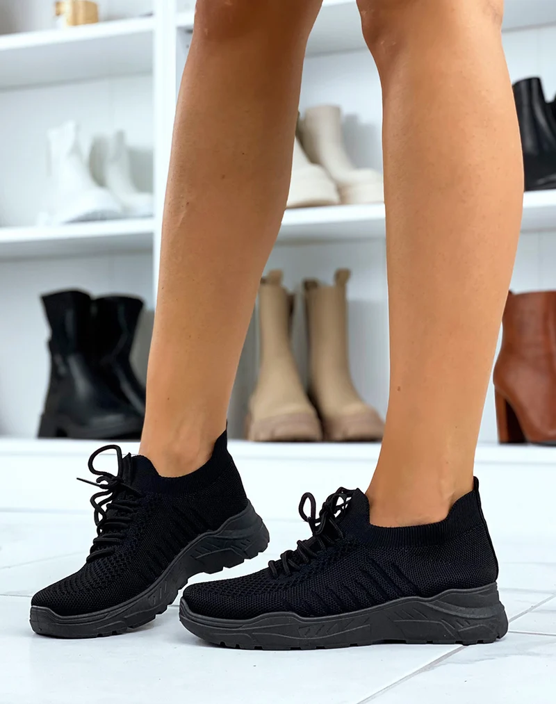 Baskets noires souples respirantes effet chaussettes