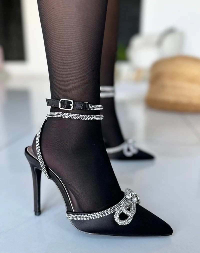 Escarpins noirs ouverts noir à détails strassés et double lanière