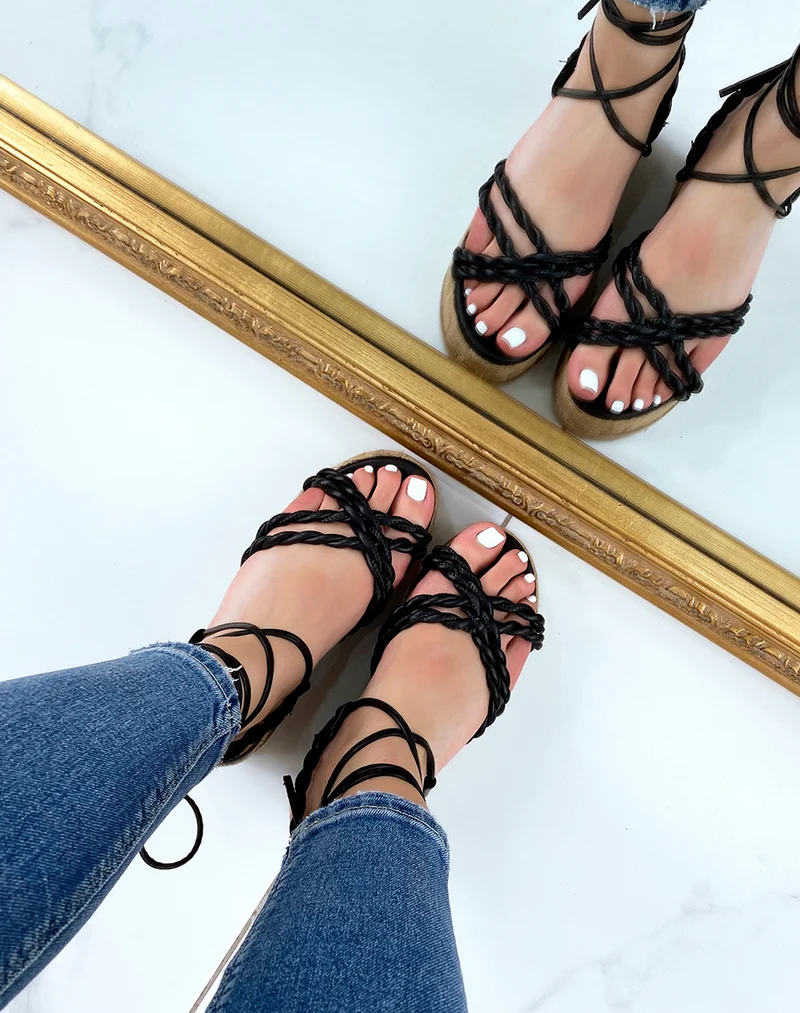 Sandales compensées noires à brides tressées à talon mi-haut