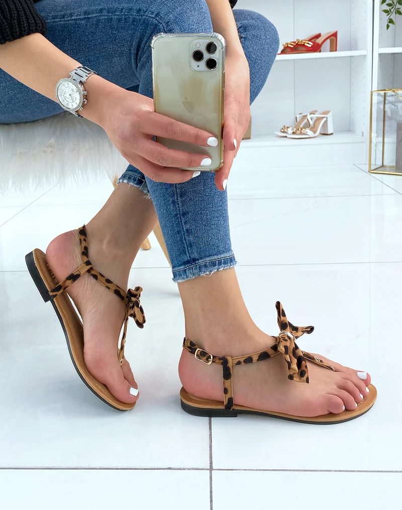 Nu-pieds léopard à nœud et détails dorés